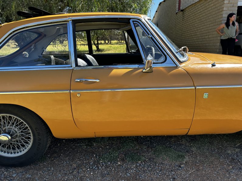 1970 MG-B GT Chrome Bumper Wire Wheel