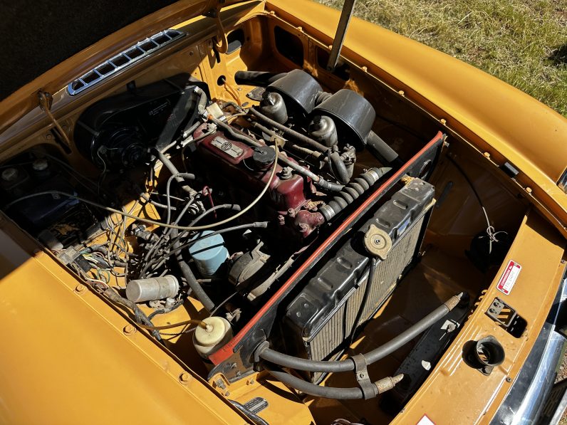 1970 MG-B GT Chrome Bumper Wire Wheel