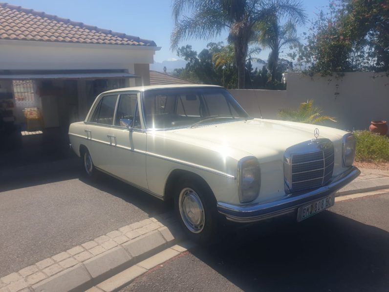 1971 Mercedes Benz 230