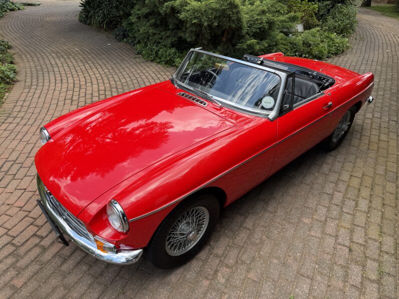 [SOLD] 1964 MGB GT Roadster
