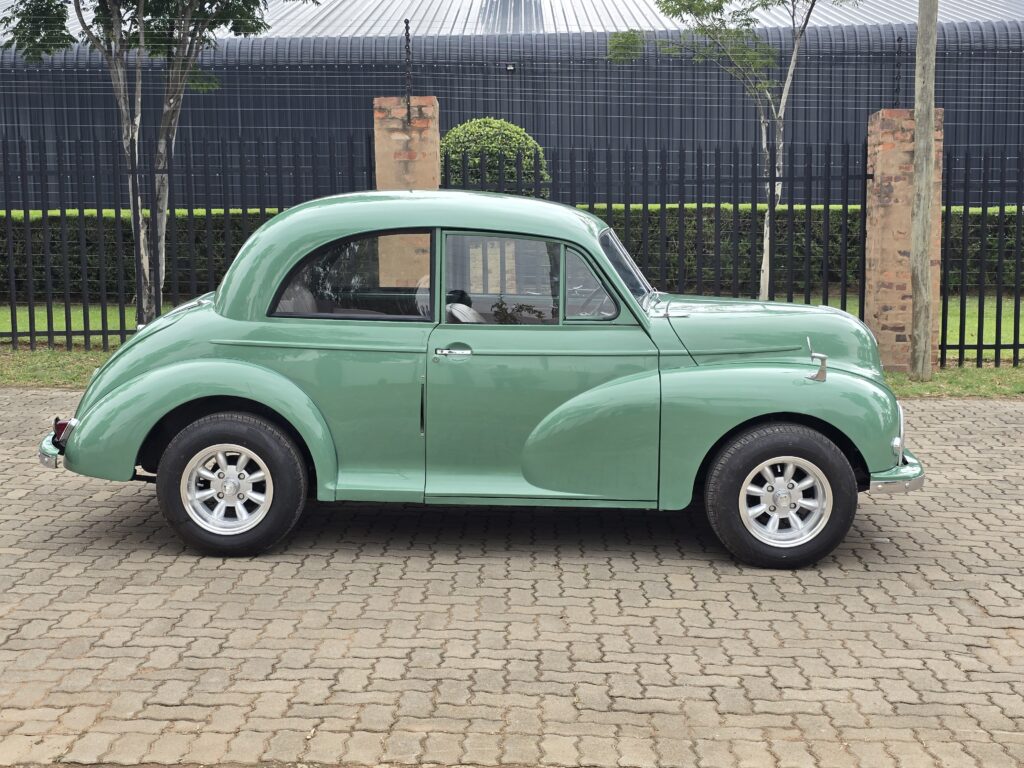 [SOLD] 1950 Morris Minor Lowlight