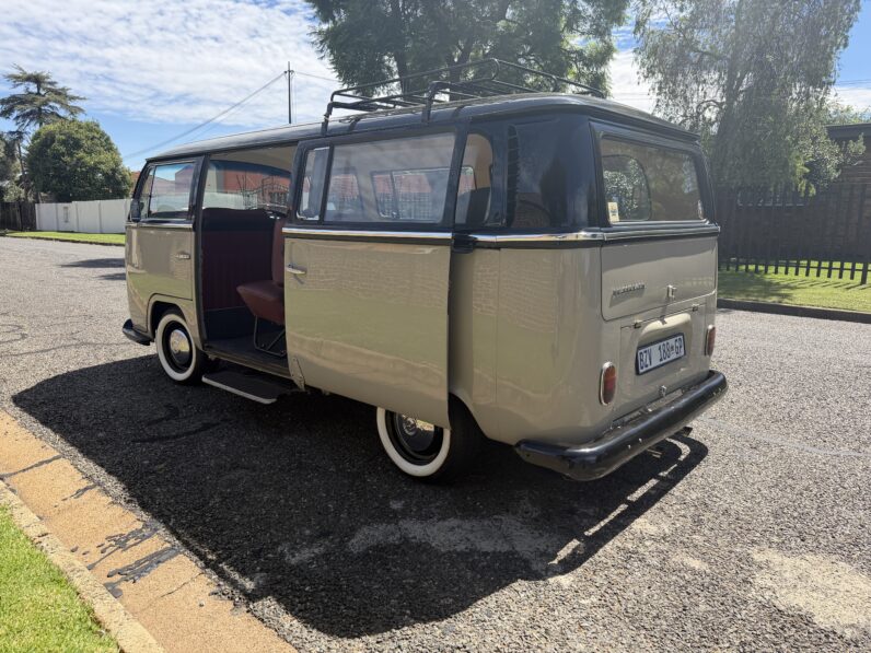 1969 Volkswagen Kombi Lowlight Deluxe