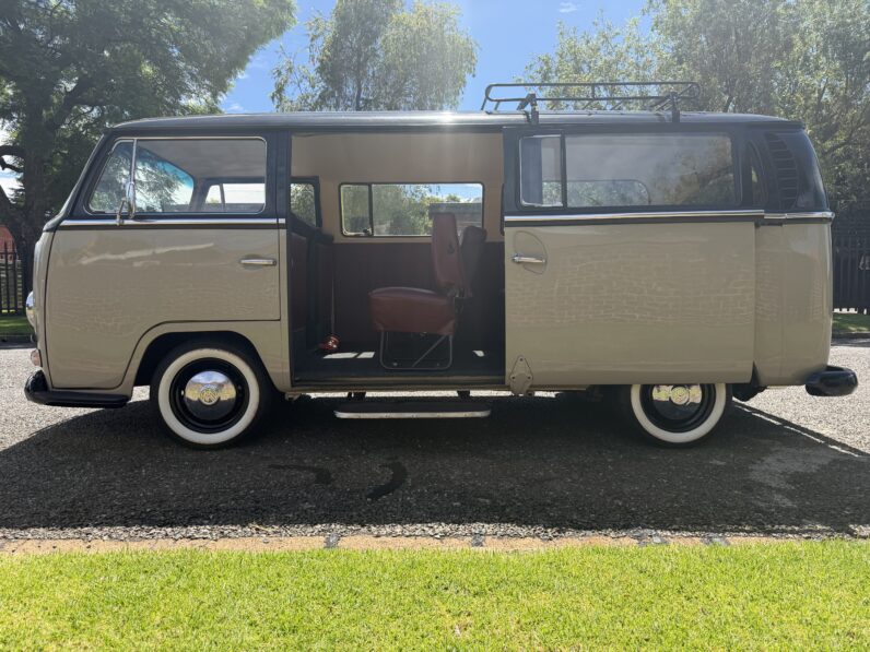 1969 Volkswagen Kombi Lowlight Deluxe
