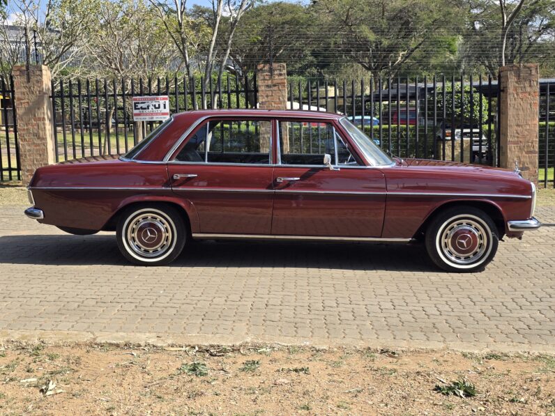1975 Mercedes Benz 230E W115