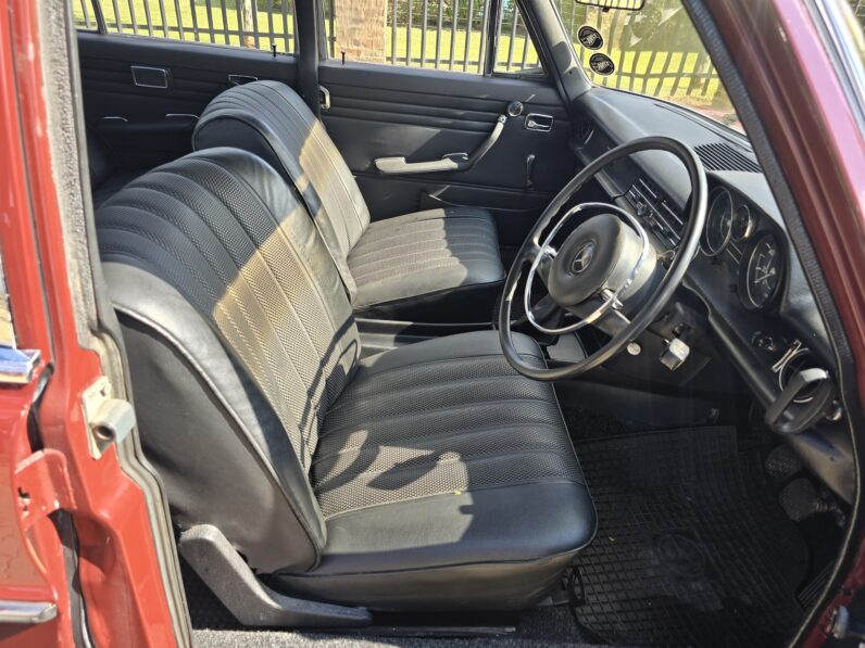 1975 Mercedes Benz 230E W115