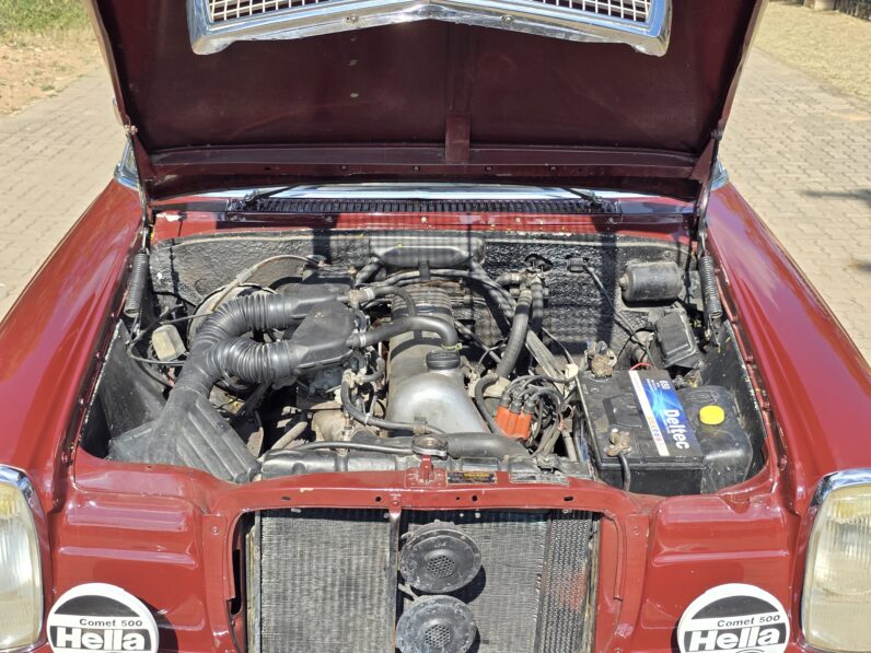 1975 Mercedes Benz 230E W115